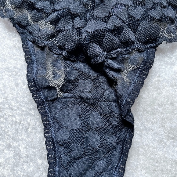 Victoria’s Secret The Lacie thong, one size - Picture 4 of 5